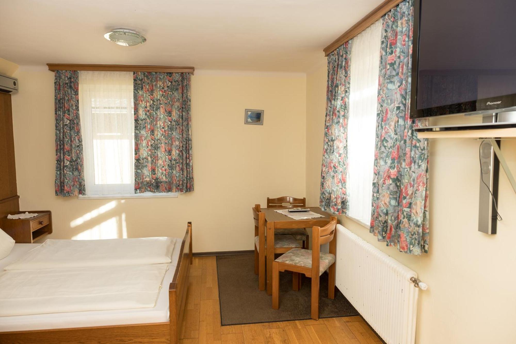 Rosslwirt-Rast Bed and Breakfast Strass im Attergau Buitenkant foto