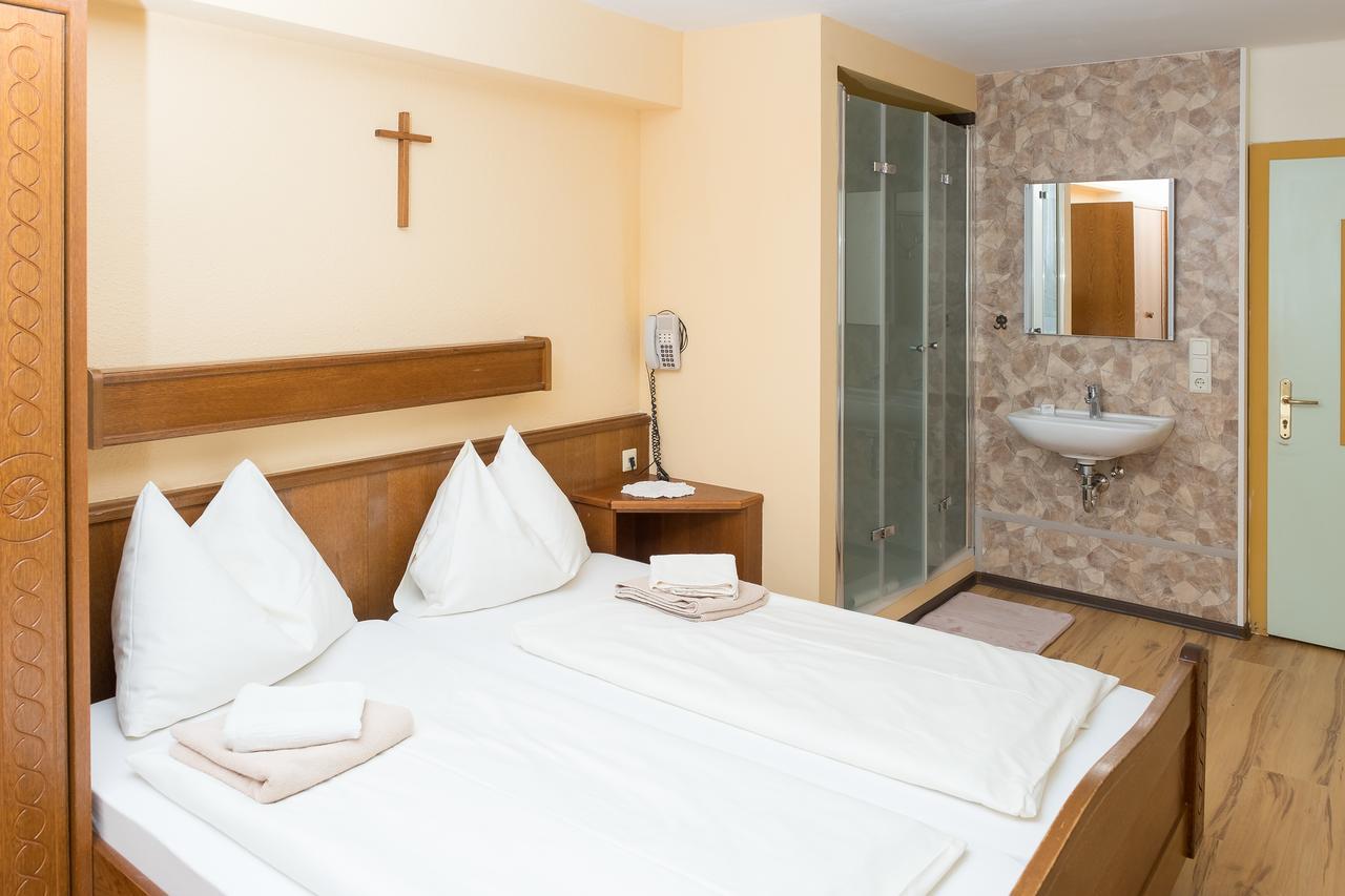 Rosslwirt-Rast Bed and Breakfast Strass im Attergau Buitenkant foto
