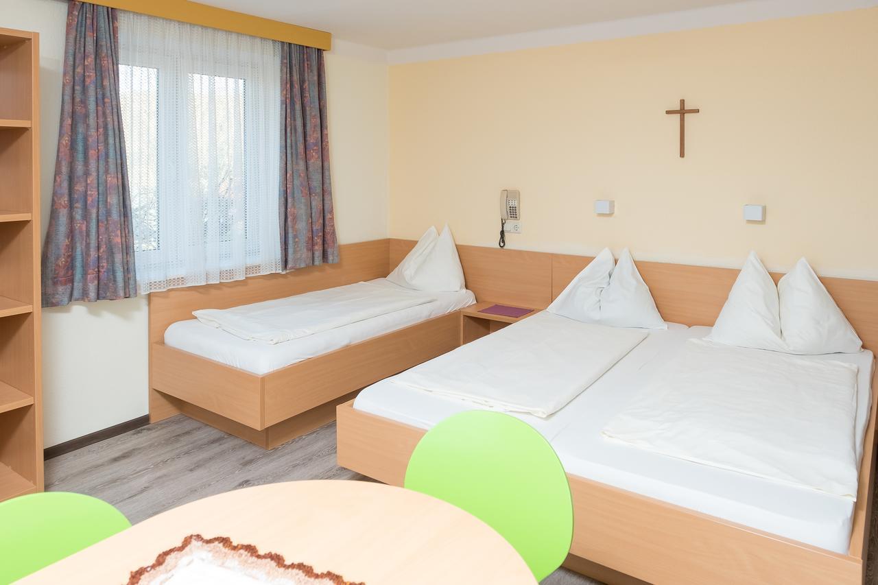 Rosslwirt-Rast Bed and Breakfast Strass im Attergau Buitenkant foto
