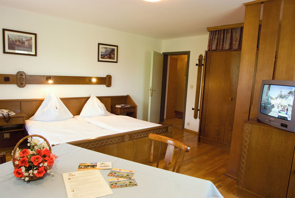 Rosslwirt-Rast Bed and Breakfast Strass im Attergau Buitenkant foto