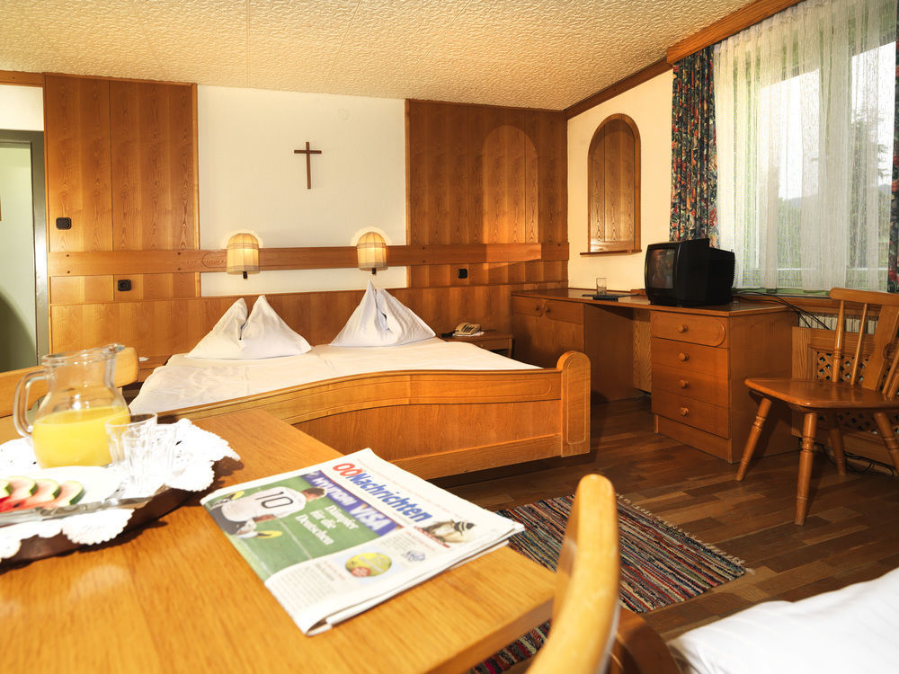 Rosslwirt-Rast Bed and Breakfast Strass im Attergau Buitenkant foto