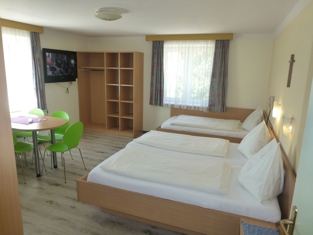 Rosslwirt-Rast Bed and Breakfast Strass im Attergau Buitenkant foto